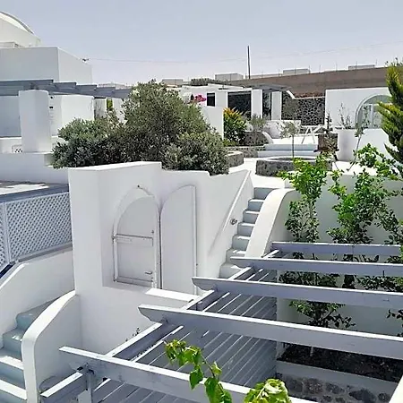 Boutique In Santorini Next To The Sea