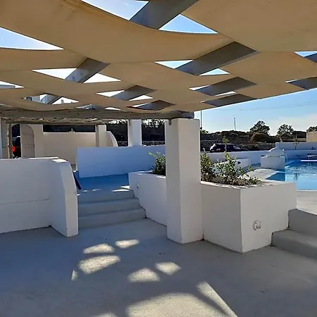 Otel Boutique In Santorini Next To The Sea 4*