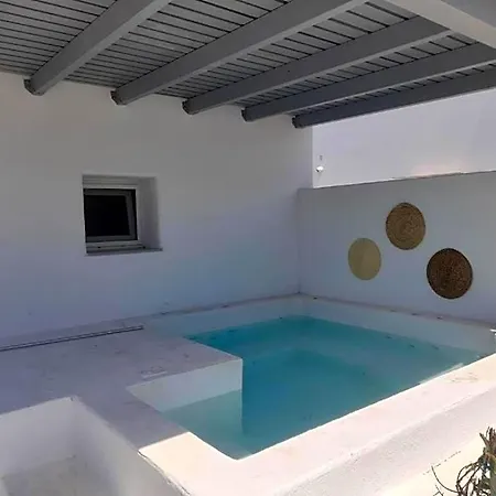 Hotel Boutique In Santorini Next To The Sea 4*
