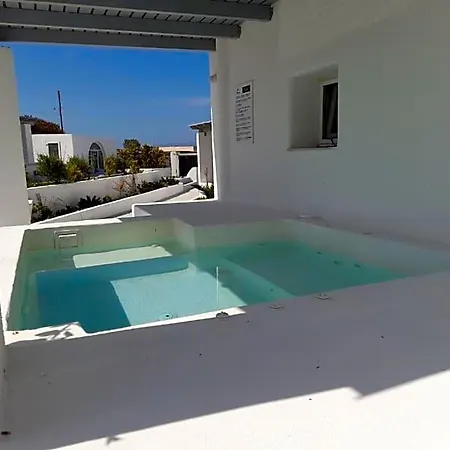 Boutique In Santorini Next To The Sea 4*