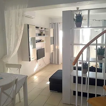 Boutique In Santorini Next To The Sea 4*