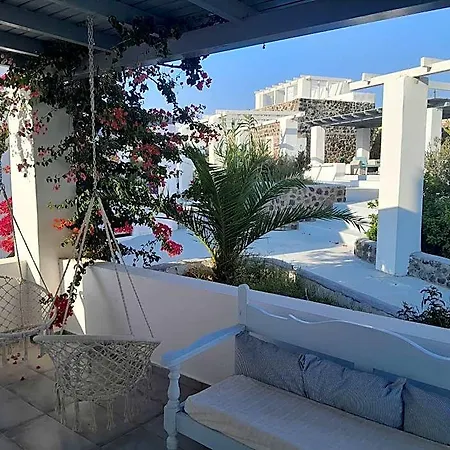 Hotel Boutique In Santorini Next To The Sea 4*